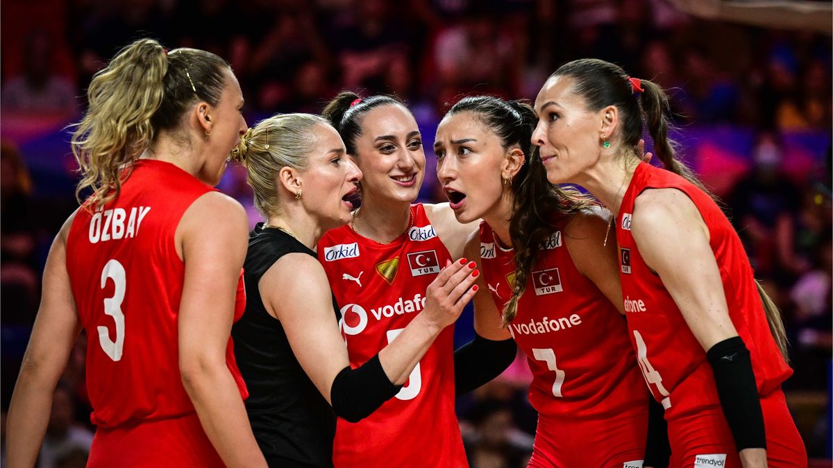 Materiały prasowe / Fot. VolleyballWorld / Na zdjęciu: reprezentacja Turcji