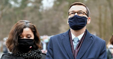 Sprawa słynnej działki sprzedanej przez żonę premiera. "Wyborcza" ustaliła, kto pożyczył kupcom 15 mln zł. To jeden z najbogatszych Polaków