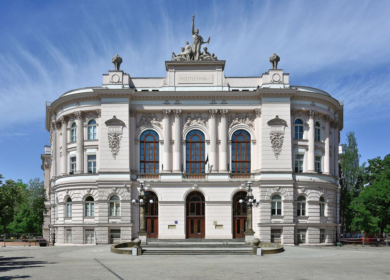 Warszawa stawia na wiarygodną sztuczną inteligencję. Nowe centrum badawcze otwarte na Politechnice