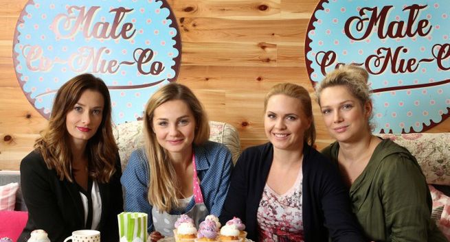 „Przyjaciółki” straciły 280 tys. widzów. Polsat wygrywa z TVN