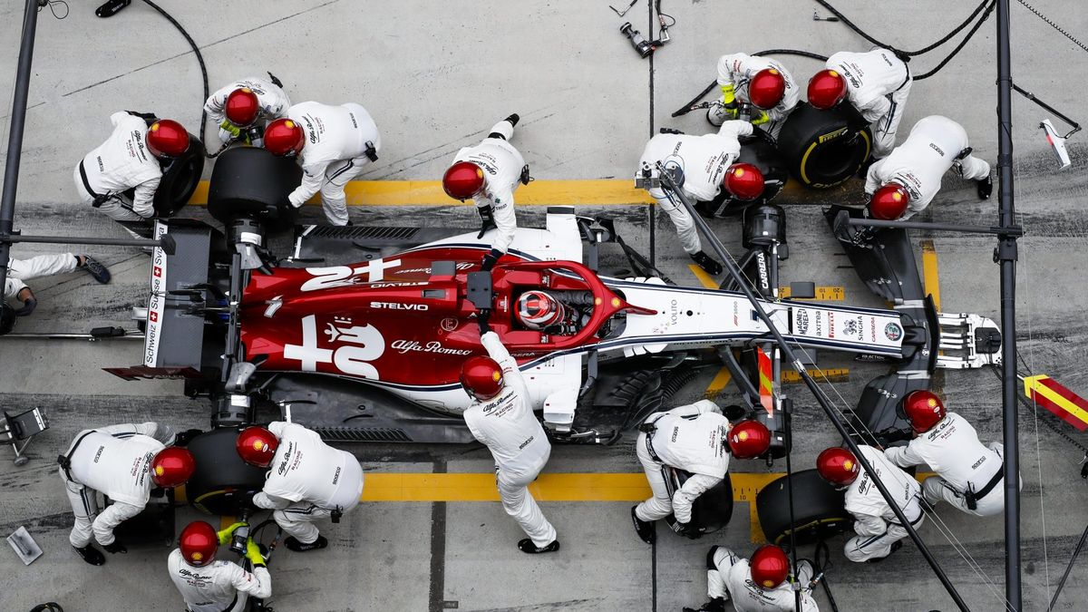 Zdjęcie okładkowe artykułu: Materiały prasowe / Alfa Romeo / Na zdjęciu: samochód Alfy Romeo podczas pit-stopu