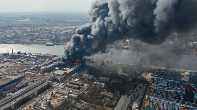 ST PETERSBURG, RUSSIA - APRIL 12, 2021: Billows of smoke are seen as firefighters battle a five-alarm fire covering an area of 10,000 sqm in the building of the Nevskaya Manufaktura textile mill. The fire has caused the roof and the internal floors of the mill to collapse. Ilya Vydrevich/TASS