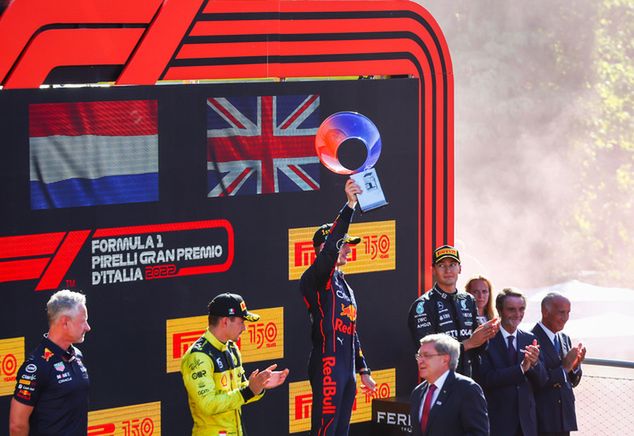 Verstappen pewnie zmierza po drugi tytuł w karierze