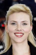 Scarlett Johansson ma wąsy