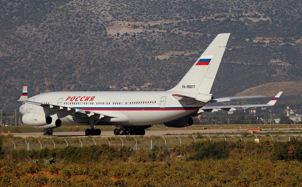 Rządowy rosyjski Ił-96, który wystartował z Petersburga, zmierza na lotnisko w Waszyngtonie. Powód podróży nieznany, tak samo jak personalia pasażerów Flickr