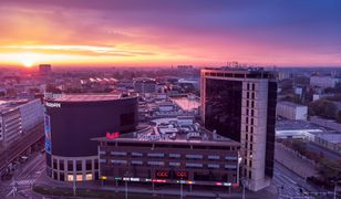Wrocław. Kino samochodowe na dachu Arkad. Znany repertuar