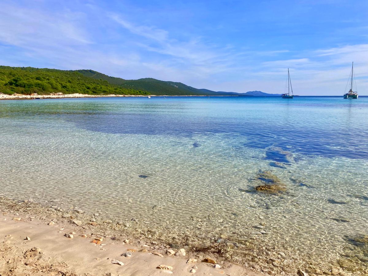Plaża Sakarun na wyspie Dugi Otok kusi piaskiem i turkusową wodą