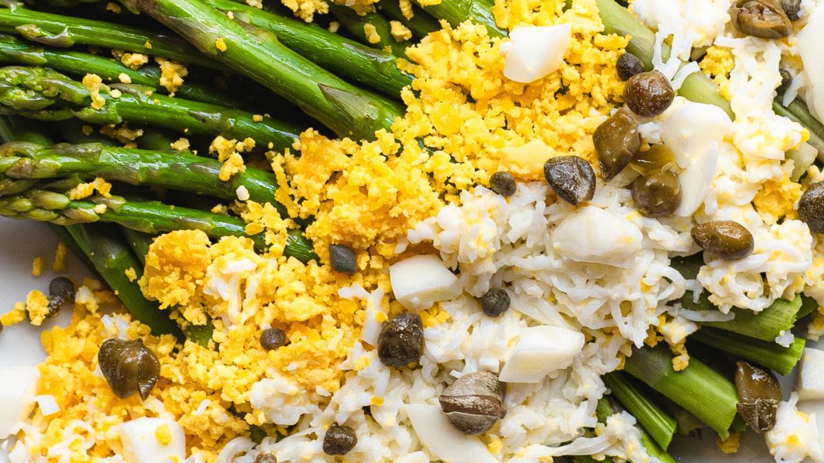 Sałatka mimoza ze szparagami