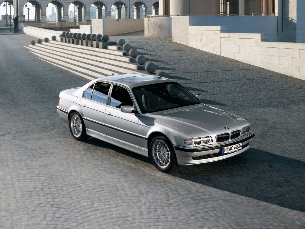 BMW E38 to jedna z najładniejszych limuzyn wszechczasów