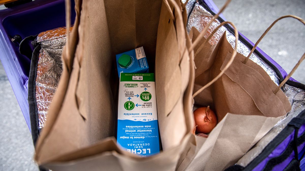 Kurierzy są nieodłączną częścią quick-commerce. Zmiana przepisów unijnych związanych z ich prawami może pogrążyć sektor. 