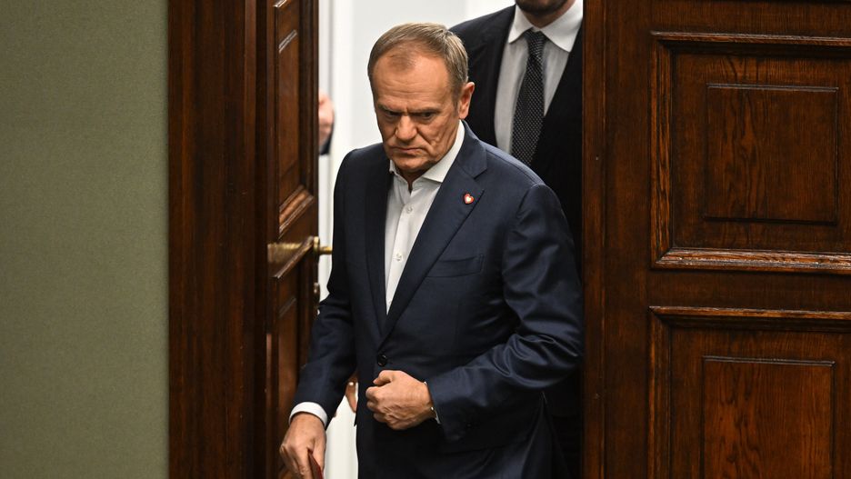 Warszawa, 21.11.2024. Premier Donald Tusk na sali plenarnej Sejmu w Warszawie, 21 bm. Trwa debata nad wnioskiem o wyrażenie wotum nieufności wobec minister zdrowia Izabeli Leszczyny. (aldg) PAP/Radek Pietruszka