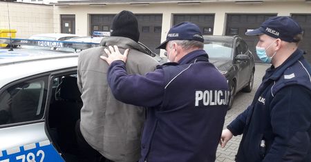 Góra Kalwaria. Terroryzował i okradł seniora. Grozi mu do 12 lat więzienia