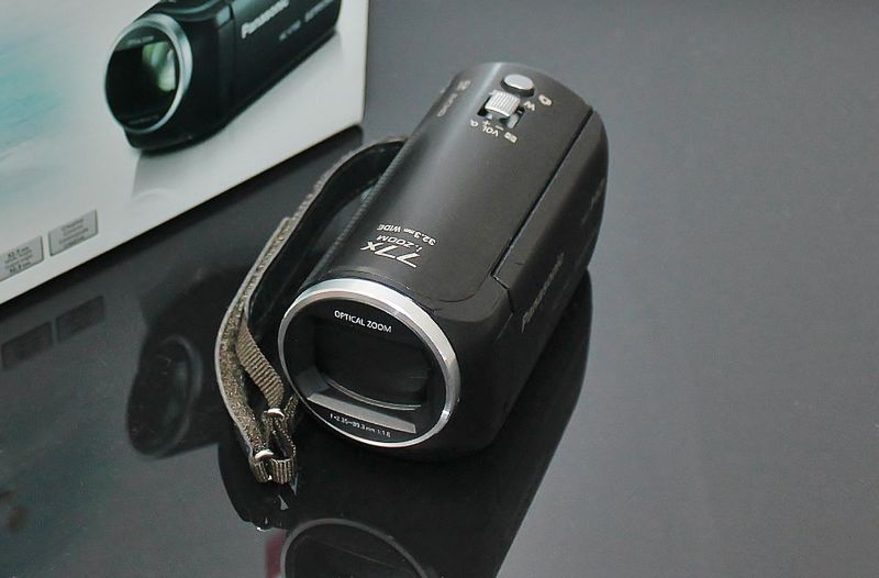 Mała kamera HC-V160 od Panasonic'a