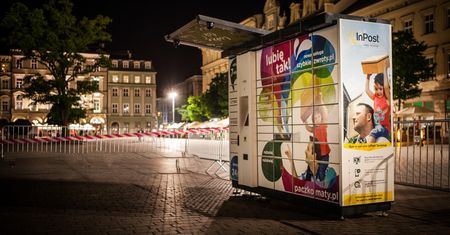 W Polsce zakupy w Sieci coraz popularniejsze – powstaną nowe paczkomaty i punkty dostępu