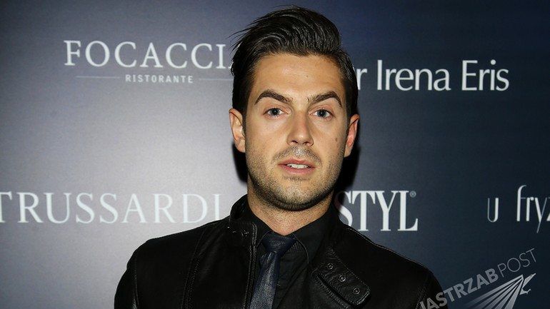 Krystian Kukułka na pokazie kolekcji Tru Trussardi. Kurtka: Tru Trussardi, spodnie: Tru Trussardi, koszula: Zara  (fot. AKPA)