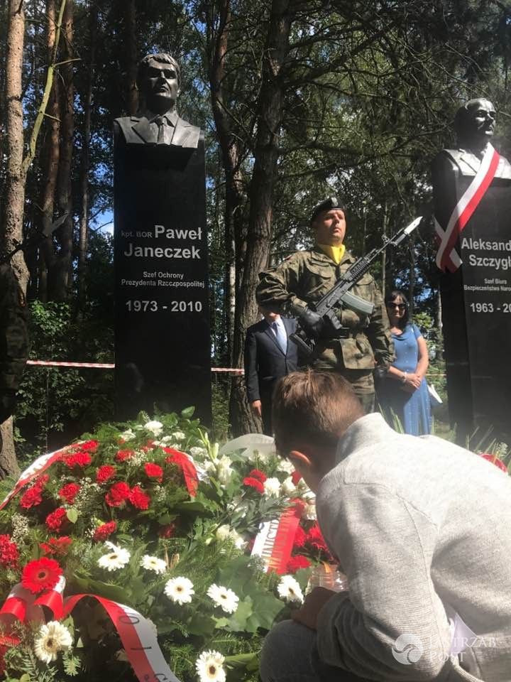 Syn Joanny Racewicz na odsłonięciu pomnika Pawła Janeczka