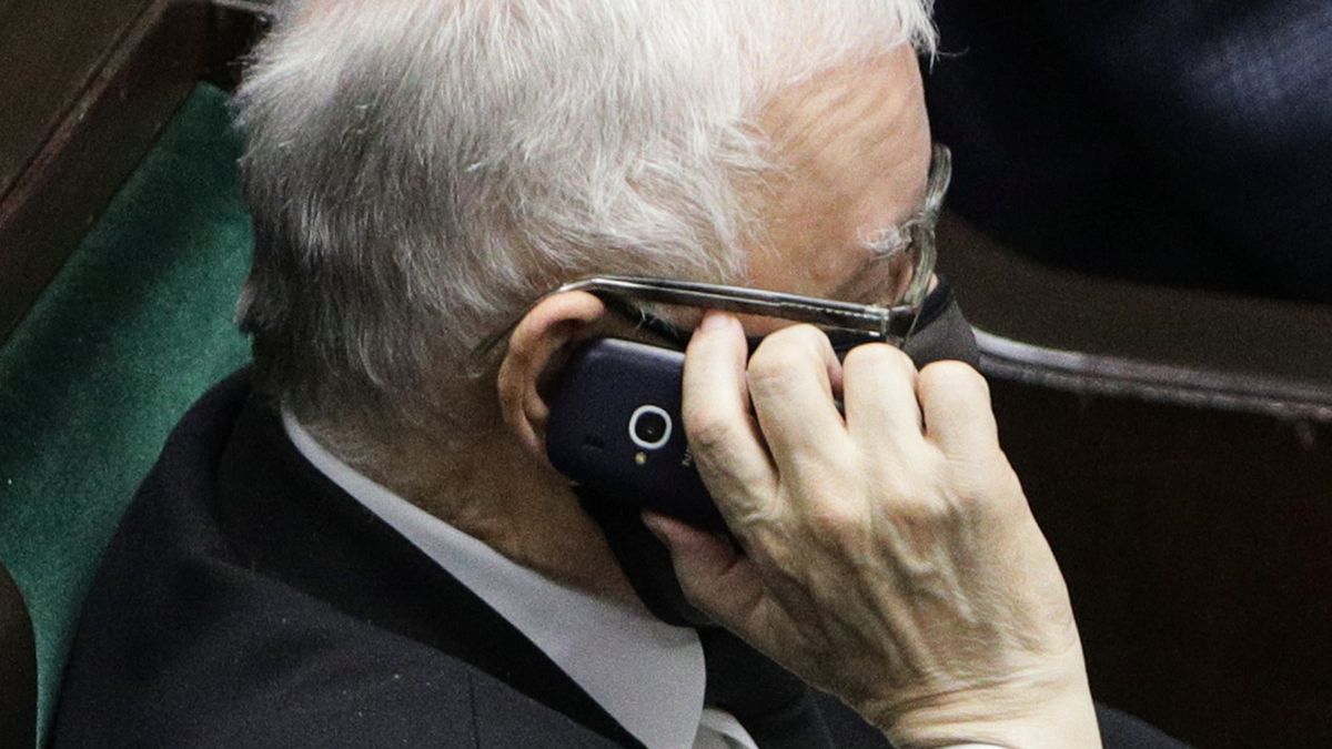 Zgadnijcie, jakiego telefonu używa Jarosław Kaczyński 1