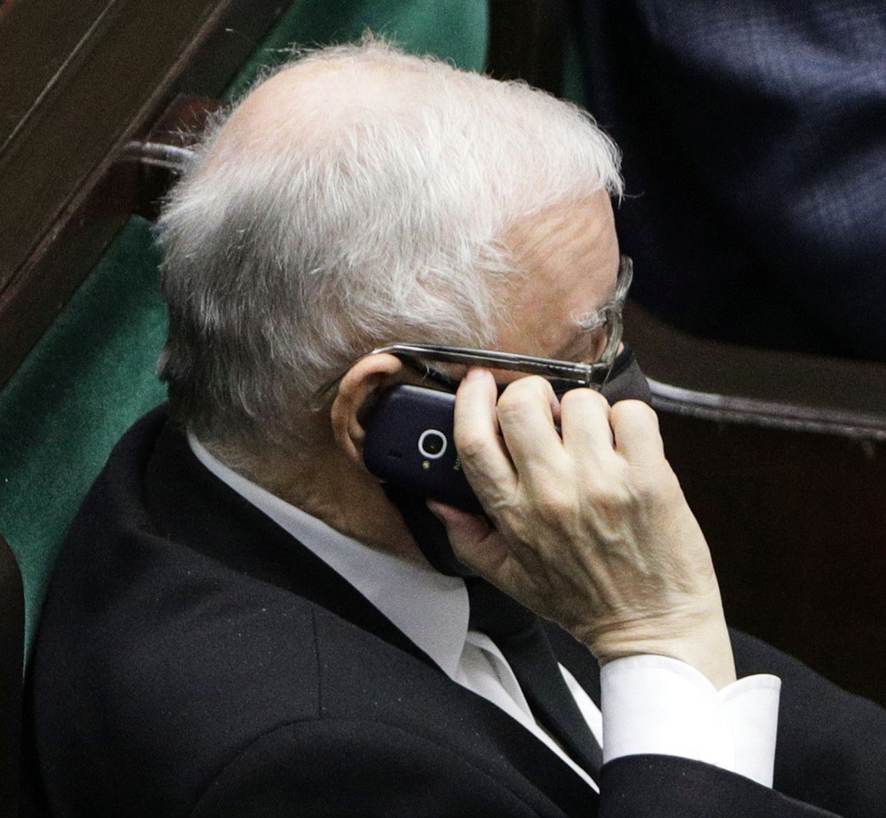 Zgadnijcie, jakiego telefonu używa Jarosław Kaczyński