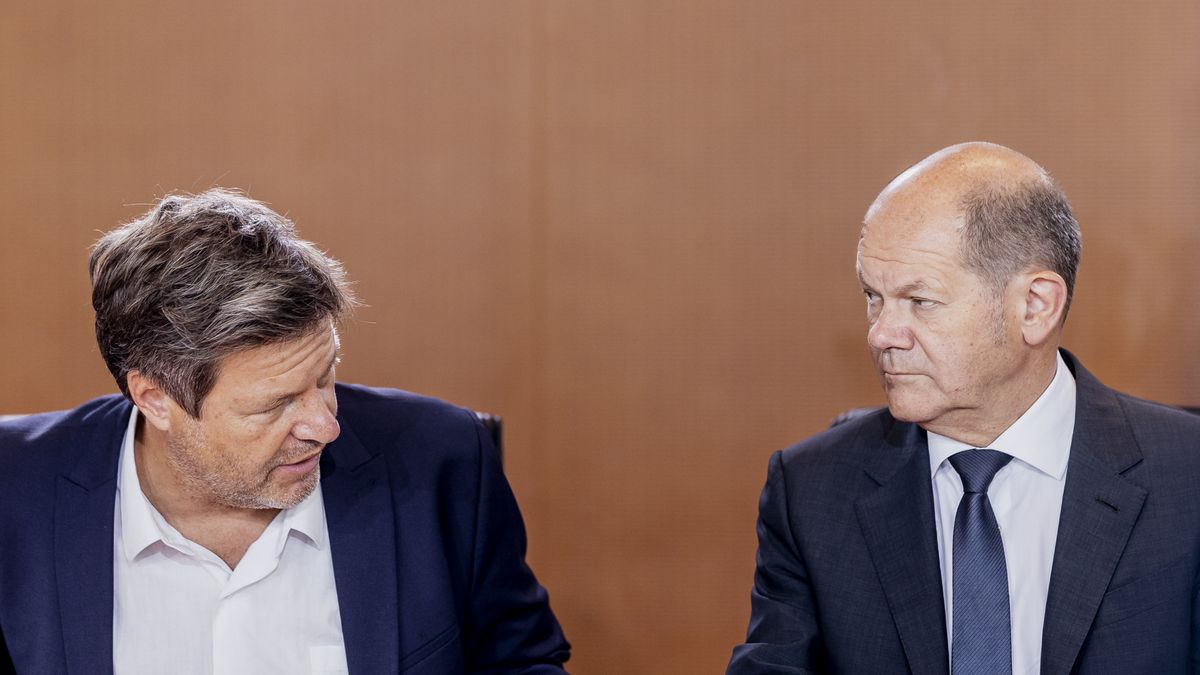 Minister gospodarki Niemiec Robert Habeck i kanclerz kraju Olaf Scholz. Rząd Niemiec obawia się, że Rosja całkowicie odetnie dostawy gazu przed Nord Stream 1