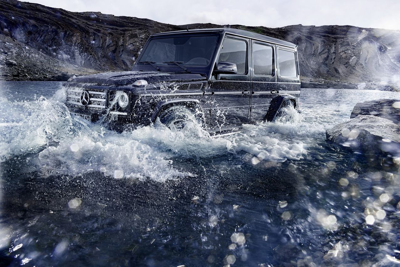 Mercedes-Benz Klasy G (2015) - lifting pod maską