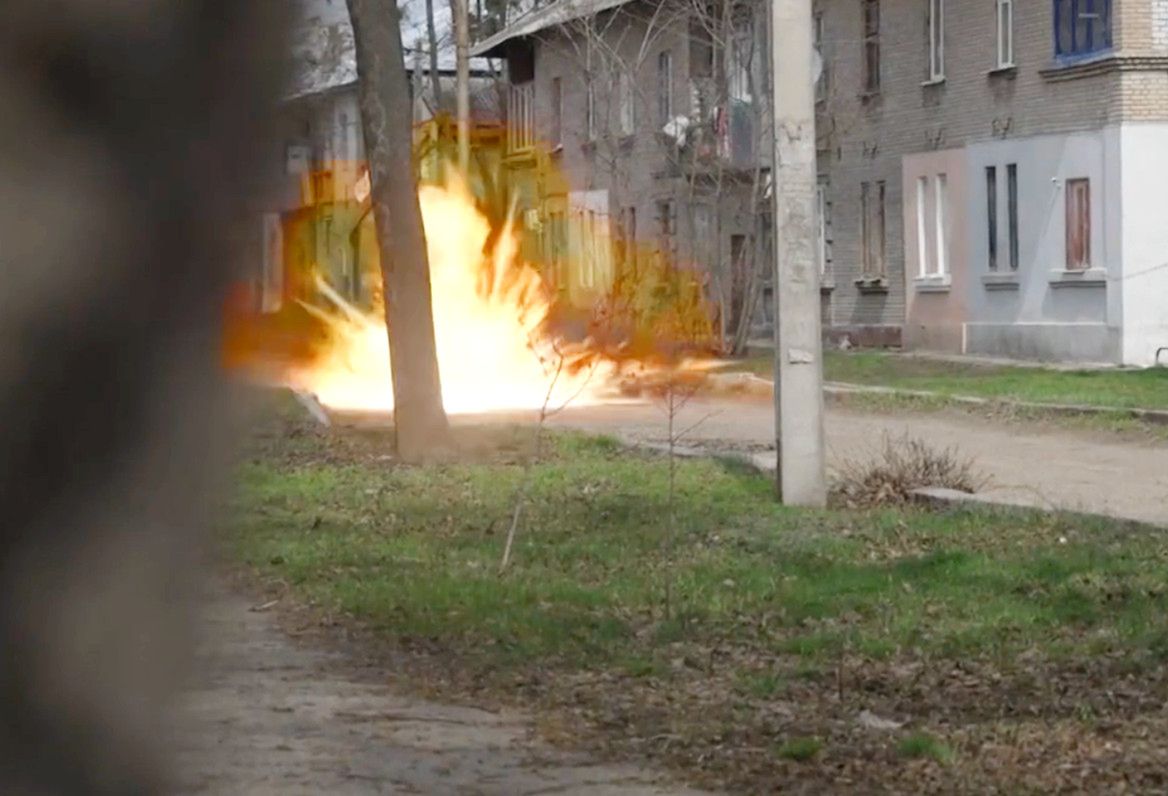 Zakazana broń na ulicach Charkowa. Ryzykowna praca ukraińskich sił zbrojnych
