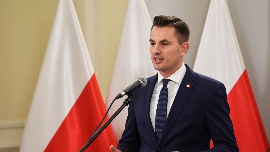 Warszawa, 13.12.2023. Sekretarz stanu Arkadiusz Myrcha podczas briefingu prasowego i prezentacji kierownictwa Ministerstwa Sprawiedliwości, 13 bm. w siedzibie resortu w Warszawie. (mr) PAP/Szymon Pulcyn
