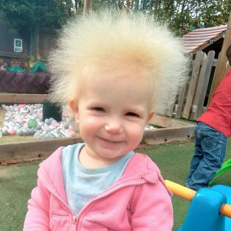 Włosy nie kładą się, mimo wielu prób ich uczesania