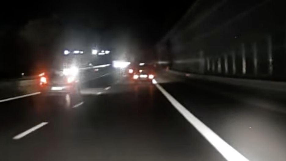 Kierowca jechał jak pijany. Okazało się, że przemoczył odzież i zmarzł na kość w górach