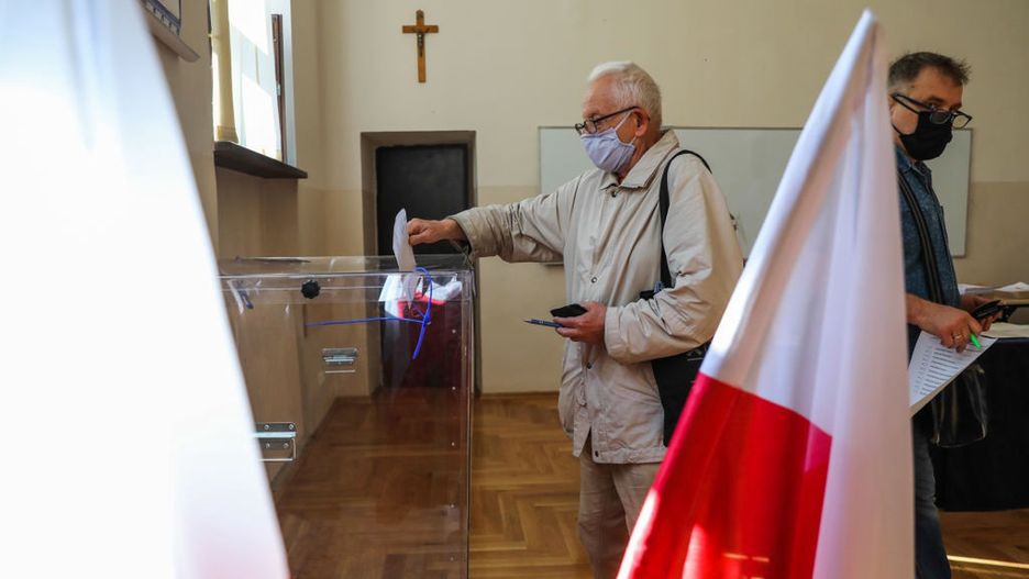 Sondaż exit poll. Ipsos przeprowadza badanie w czasie wyborów prezydenckich 2020