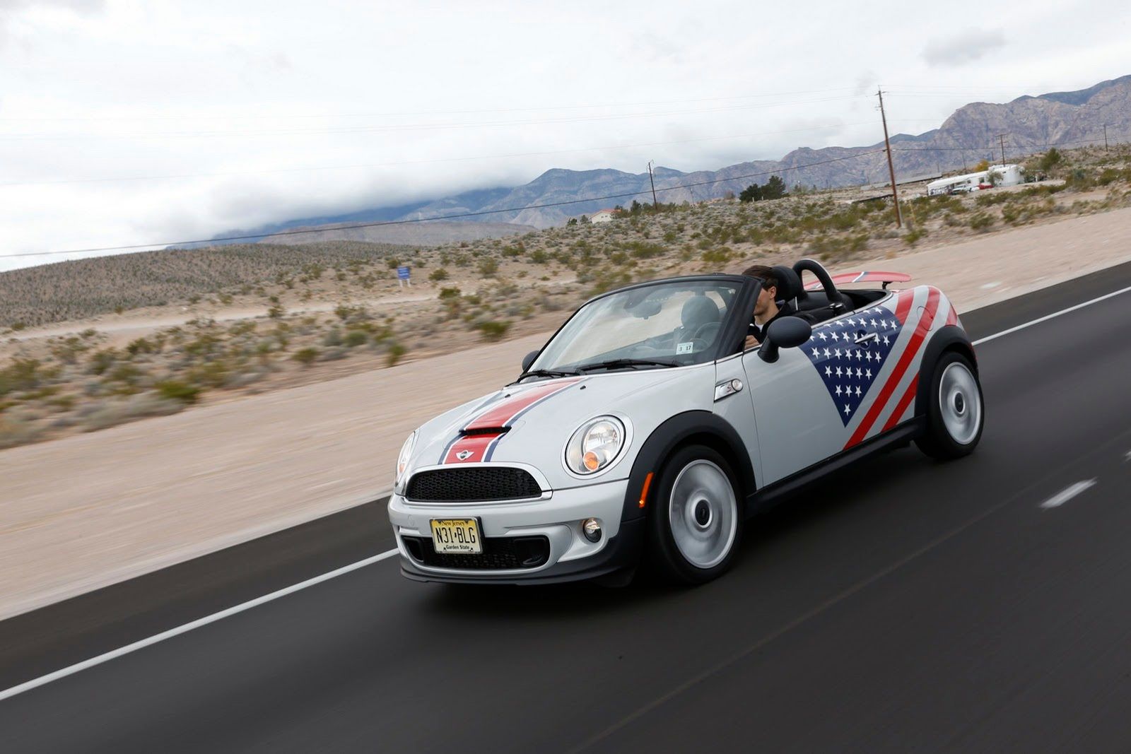 Galeria Mini jako celebracja sprzedaży półmilionowego egzemplarza w USA 266