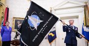 Oto flaga nowych sił militarnych USA, Space Force. Trump zapowiada "super-duper pociski"