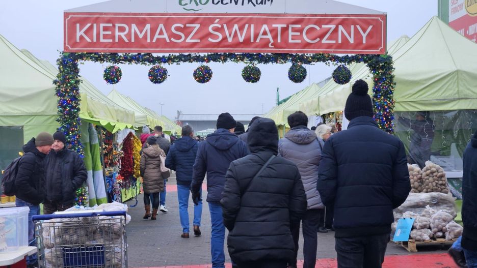 W niedzielę na giełdzie przy Andersa można było już kupować różne towary związane z nadchodzącymi świętami