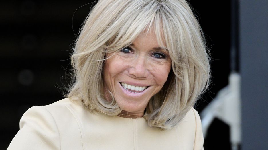 Krytycy twierdzą, że Brigitte Macron odsłoniła za dużo