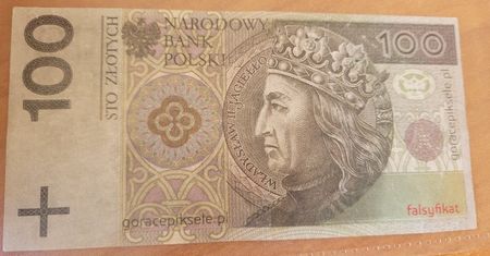 Zapłacił fałszywkami z gry. Grozi mu 8 lat więzienia