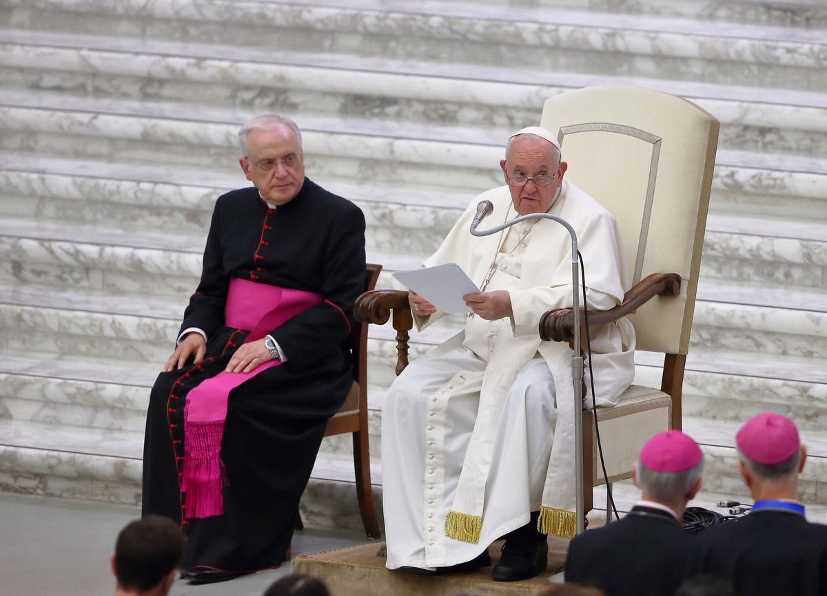 Papież Franciszek na spotkaniu z włoskimi biskupami i delegatami Drogi Synodalnej. Watykan, 25 maja 2023