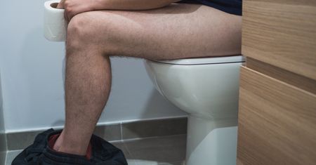 Biegasz do toalety od razu po posiłku? Sprawdź, co to może oznaczać
