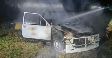Nocny pożar samochodu