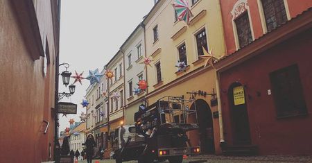 Trwa montaż iluminacji świątecznych. W środę uroczyste włączenie
