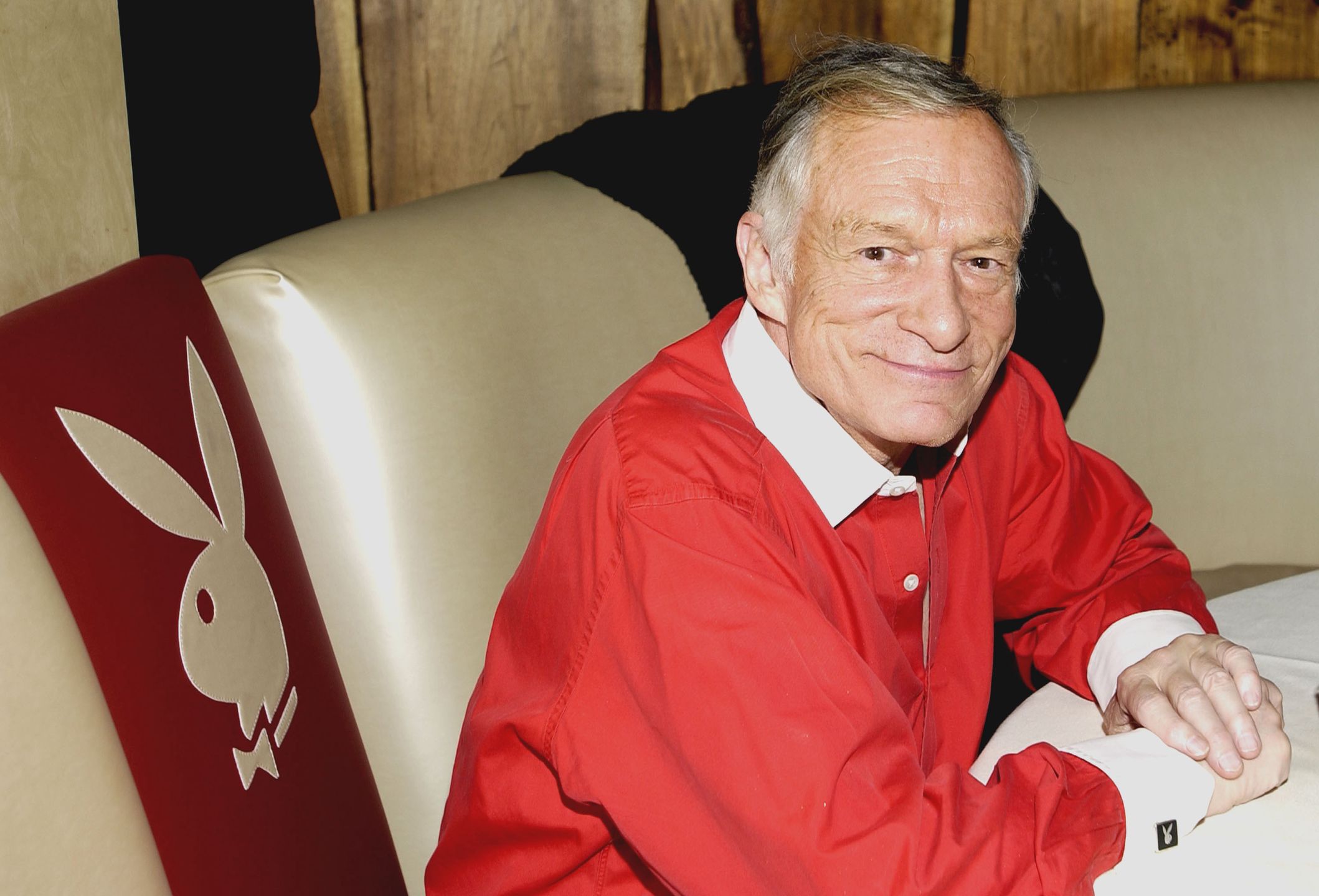 Współpracownicy Hugh Hefnera mieli wykorzystywać odurzone kobiety i szantażować je seks-taśmami