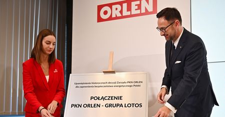 Fuzja Lotosu z Orlenem. Były minister gospodarki nie kryje obaw. Chodzi o Rosję