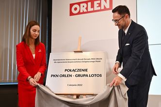 Fuzja Lotosu z Orlenem. Były minister gospodarki nie kryje obaw. Chodzi o Rosję