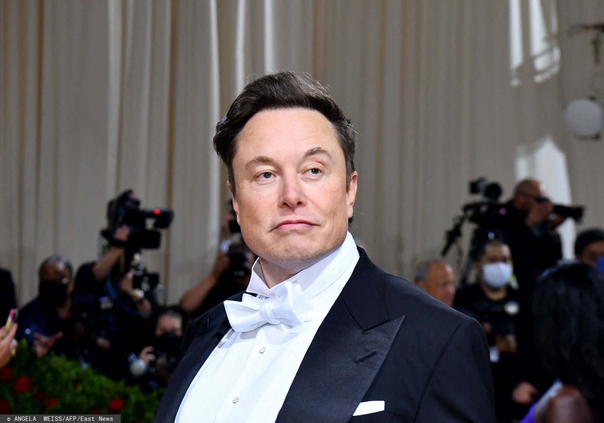 Gala MET 2022CEO, and chief engineer at SpaceX, Elon Musk, arrives for the 2022 Met Gala at the Metropolitan Museum of Art on May 2, 2022, in New York. - The Gala raises money for the Metropolitan Museum of Art's Costume Institute. The Gala's 2022 theme is "In America: An Anthology of Fashion". (Photo by ANGELA  WEISS / AFP)ANGELA  WEISS