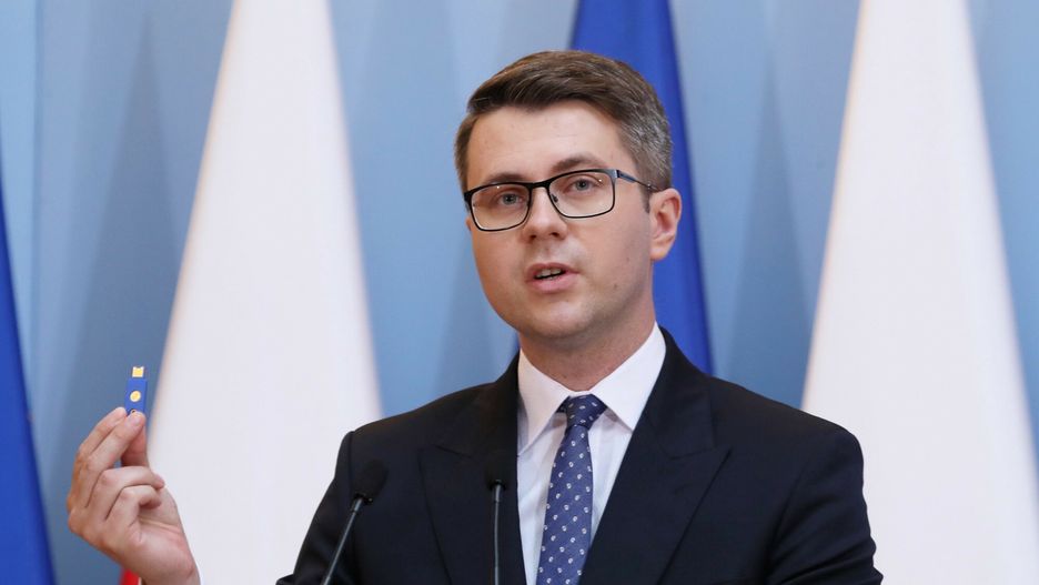 Piotr Müller prezentuje klucz U2F