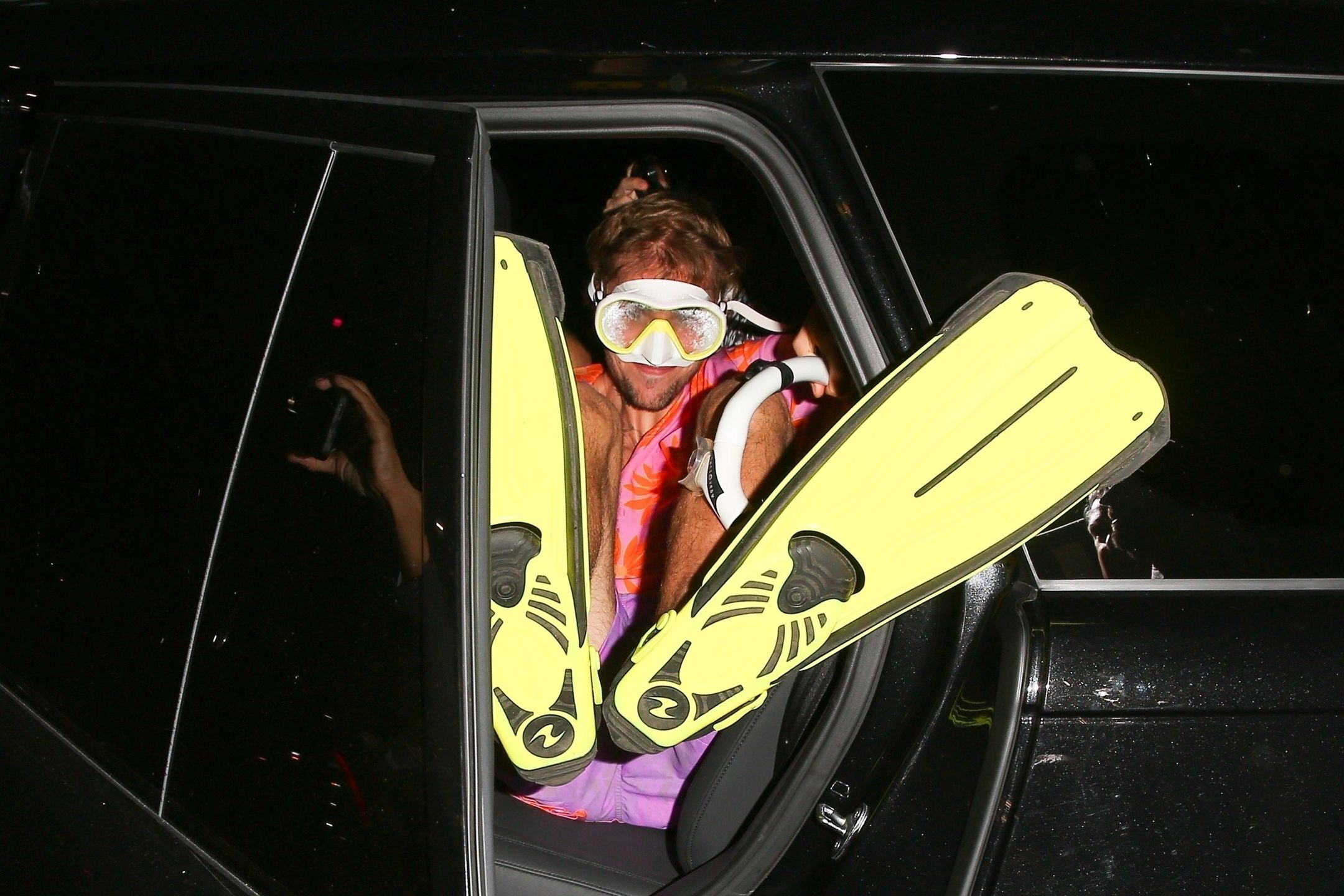 Justin Bieber is All Smiles Leaving Rande Gerber's star-studded Casamigos Halloween party!Los Angeles, CA  - Justin Bieber opts for a comedic costume donning scuba gear and flippers leaving Rande Gerber's star-studded Casamigos Halloween party in Los Angeles.*UK Clients - Pictures Containing ChildrenPlease Pixelate Face Prior To Publication*,Image: 817531004, License: Rights-managed, Restrictions: , Model Release: no, Pictured: Justin Bieber, Credit line: Frank Vasquez / BACKGRID / Backgrid USA / ForumFrank Vasquez / BACKGRID / Backgrid USA / ForumJustin Bieber, Fashion, Style, Night Out, Hotspot, Halloween, Party, Event, Casamigos, Holiday Weekend, Star-studded, Celebrities, Celebs, Los Angeles, LA, Glam, Flash, Frenzy