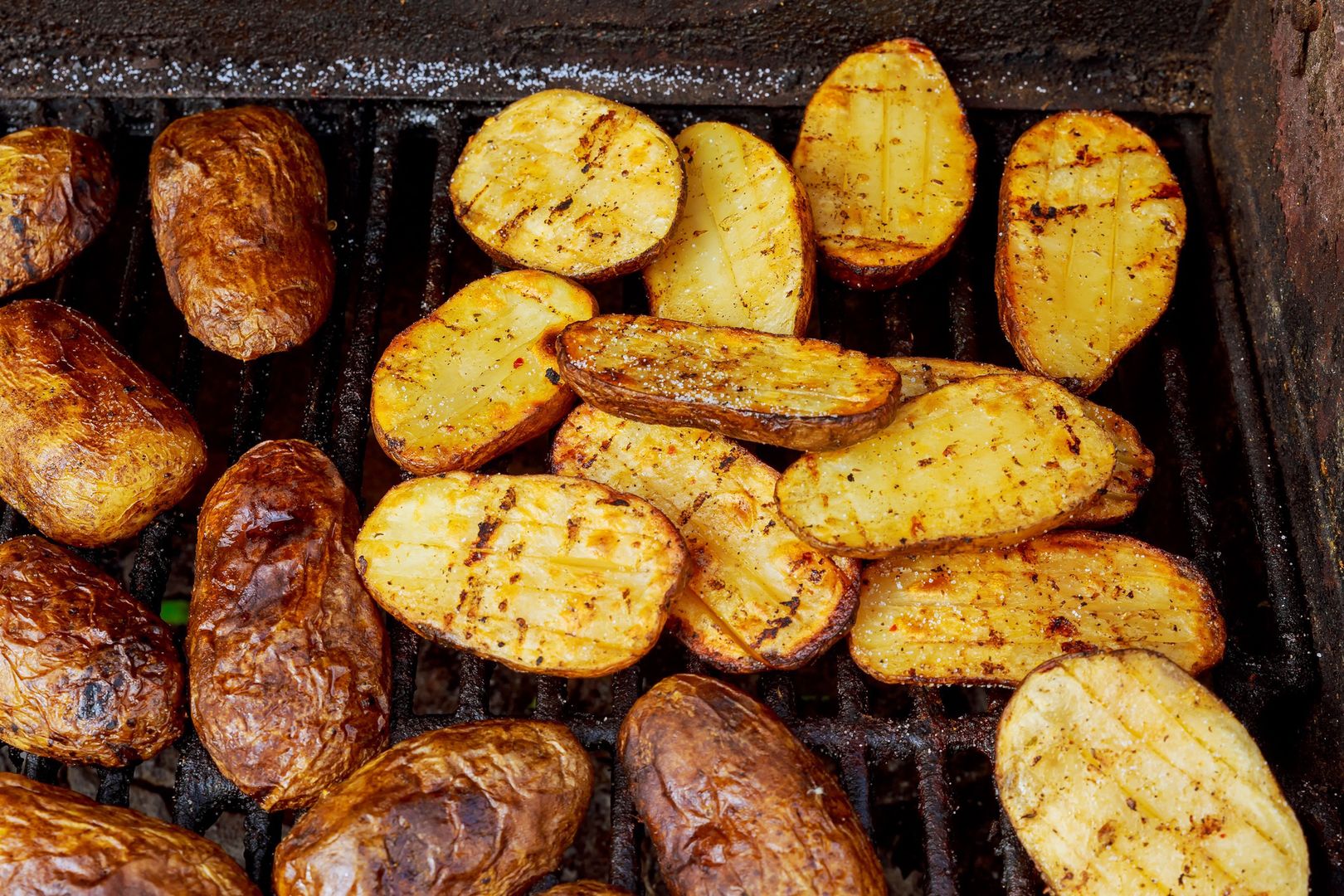 Grillowane ziemniaki to doskonały dodatek do mięsa