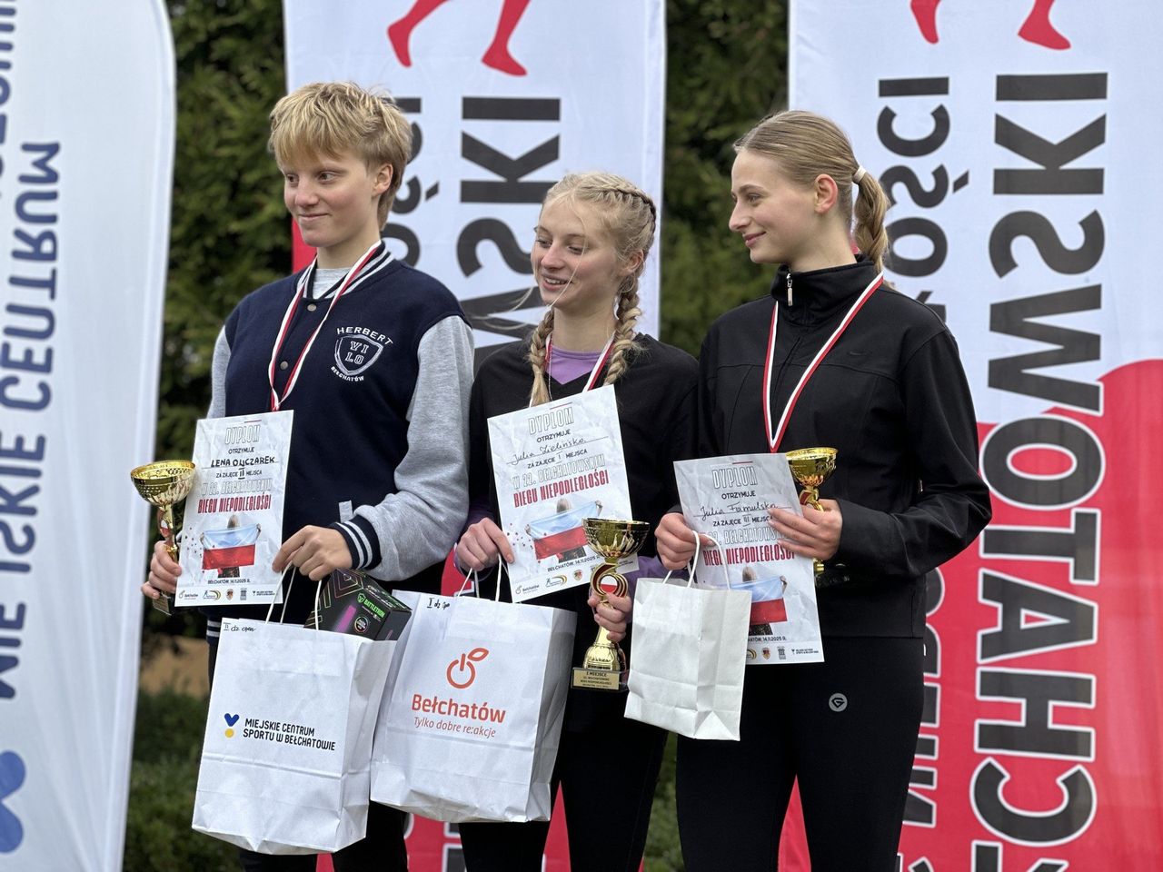 Bełchatów: Bieg Niepodległości. Nagrody i Krzyż dla najlepszych szkół