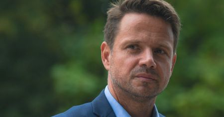 Nowy sondaż. Andrzej Duda znowu stracił. Zobacz, ile poparcia ma Rafał Trzaskowski