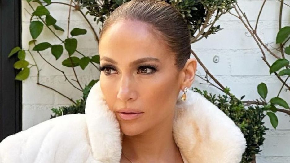 Jennifer Lopez nosi tej zimy krótkie futerko 