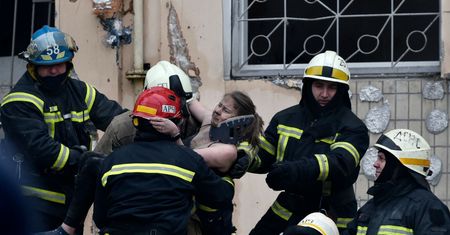 Spędziła 20 godzin pod gruzami i nie mogła wezwać pomocy. Jej mąż i syn nie żyją