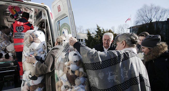 IKEA przekazała kilka tysięcy zabawek krakowskiemu pogotowiu ratunkowemu